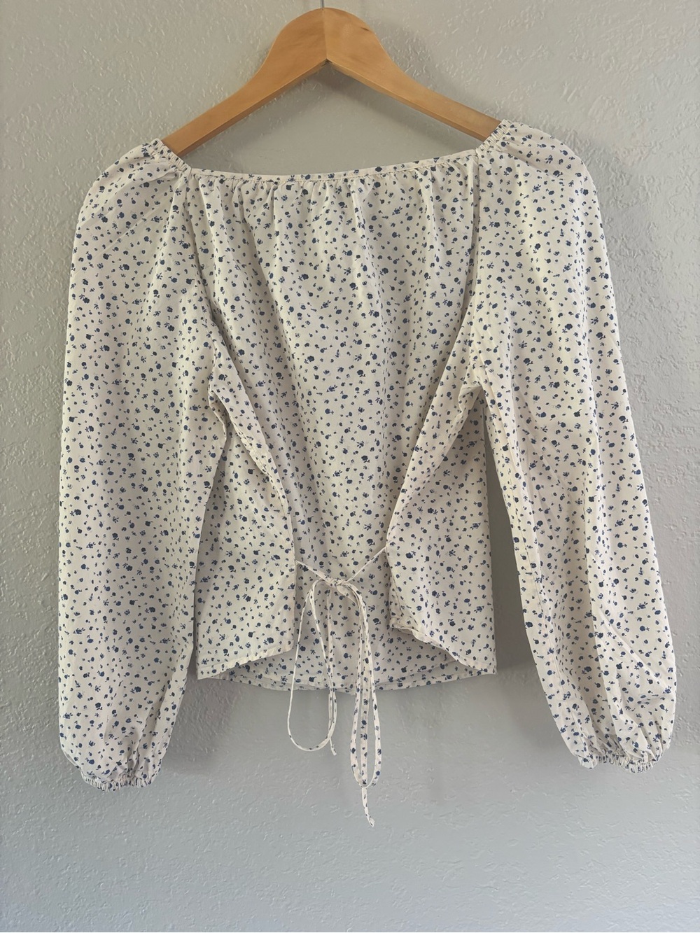 UNIQLO Blue Floral Tie Back Peasant Blouse Size S - Picture 4 of 7